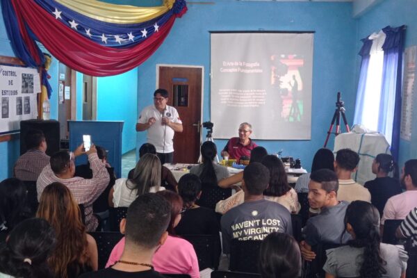 La Universidad Rómulo Gallegos realizó con éxito el Taller de Fotografía Forense