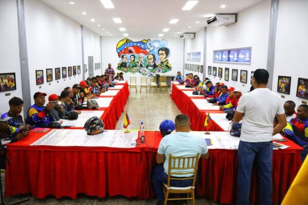 La Fuerza Motorizada de Roscio se une a la campaña de Donald Donaire