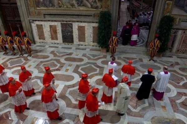 Más de 130 cardenales electores dan comienzo al Cónclave en la Capilla Sixtina