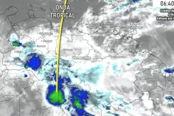 Primera onda tropical de la temporada ya se desplaza sobre la región central del país