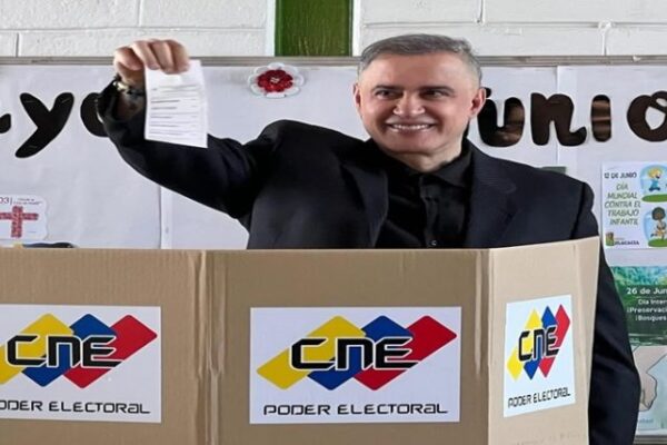 Fiscal Tarek William Saab destaca jornada electoral pacífica y sin incidentes