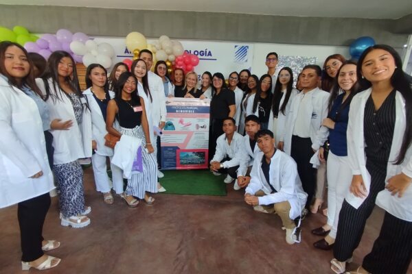 Estudiantes de Odontología presentaron contenido académico sobre Iniciación a la Prostodoncia