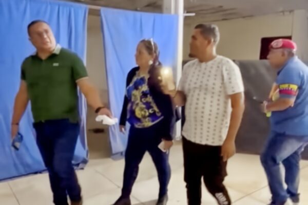 Gobernador Donald Donaire inspeccionó la Casa de la Cultura Víctor Manuel Ovalles