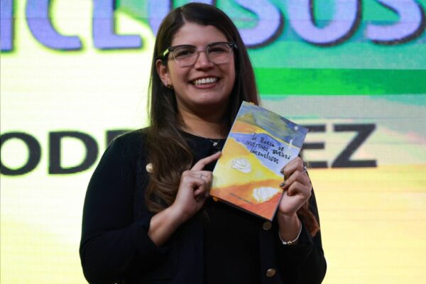 Libro “La barca de nuestros sueños inconclusos” fue presentado en la FILVEN 2025