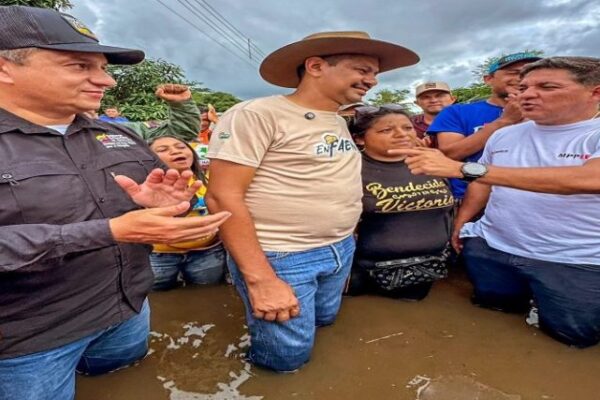 Gobierno Bolivariano atiende afectación vial por lluvias en Guárico