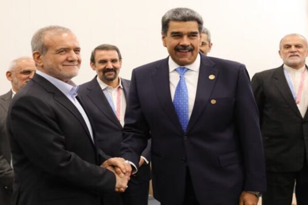Presidente de Irán aboga por profundizar lazos con Venezuela para superar “sanciones”