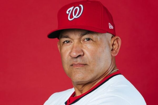 Venezolano Miguel Cairo obligado a levantar a Washington