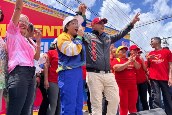 Katherine Guanipa inicia campaña a la Alcaldía de Roscio con multitudinaria marcha