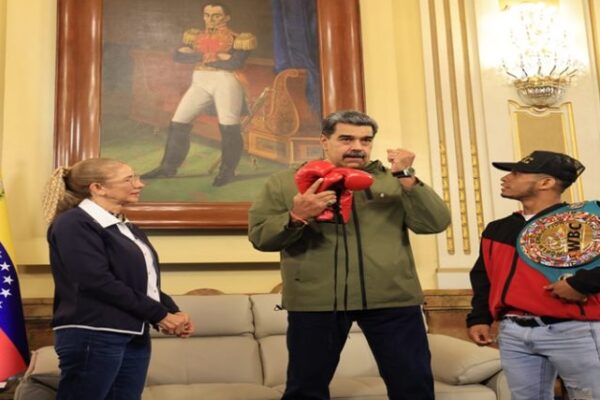 Presidente Maduro homenajeó a campeón mundial minimosca Carlos Cañizales