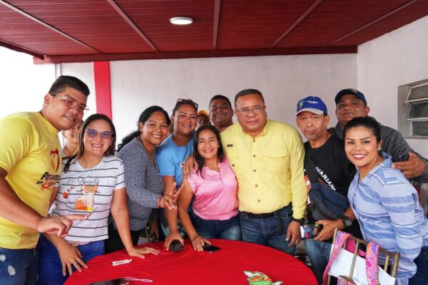 Gobernador Donald Donaire comparte un almuerzo con jefes de UBCh en Roscio