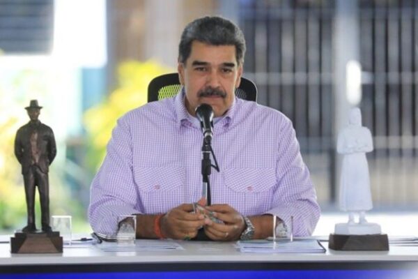 Presidente Maduro recibe símbolos de canonización enviados por papa León XIV