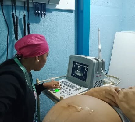 Jornada especial para mujeres embarazadas se desarrolló en el Consultorio Popular Gilberto Nederr