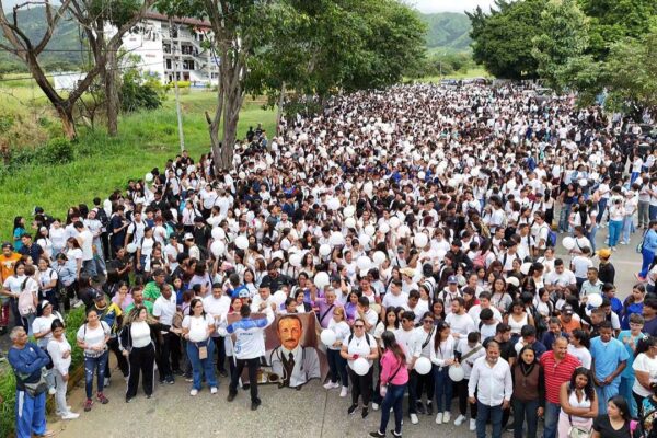 Unerg realiza 1era marcha por la Salud en honor a San José Gregorio Hernández y a Santa Carmen Rendiles