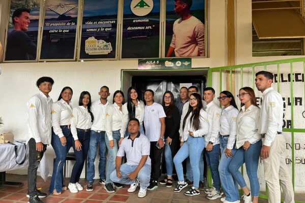 La promo 89 de Ingenieros Agrónomos inauguran aula de clases en el AIA de la Unerg