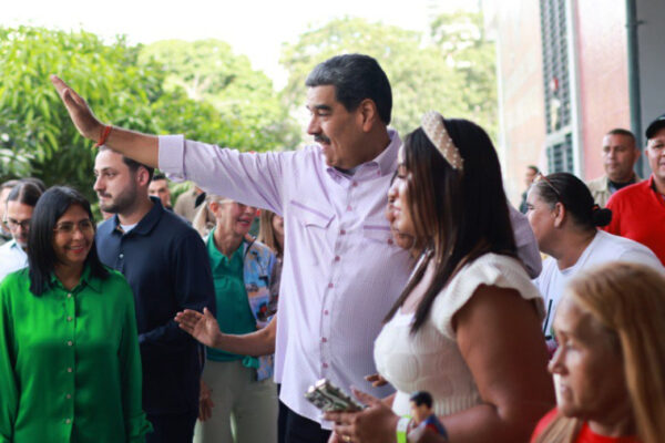 Ejecutivo decreta domingo 19 y lunes 20 de octubre como días de júbilo nacional no laborables por canonizaciones