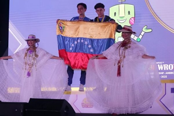 Venezuela gana medalla de plata en Olimpiadas de Robótica en Panamá