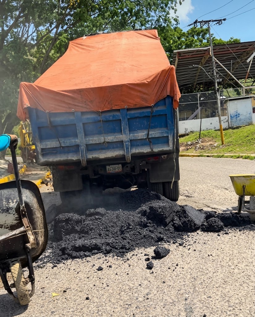Plan +36 comenzó aplicación de asfalto en caliente en el sector Brisas del Pariapán