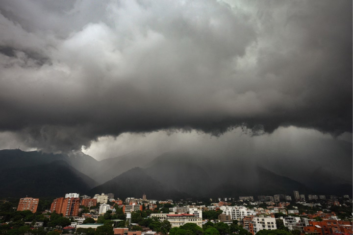Autoridades estiman lluvias vespertinas en buena parte del país para este jueves